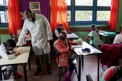 Uruguay habilitó el regreso a clases y otras actividades, pero la semana pasada se desataron nuevos casos en el norte del pais