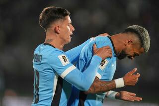 Uruguay avanza a su 5° Mundial consecutivo tras sepultar a Perú con un 3-0