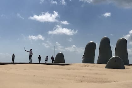 Uruguay favorece la radicación de empresas y familias argentinas