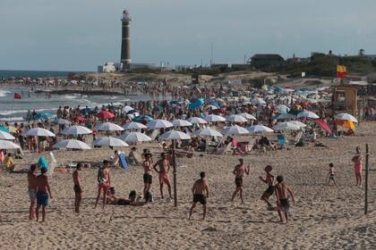 Uruguay favorece la radicación de empresas y familias argentinas