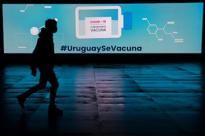 Uruguay se demoró en el arranque pero luego tomó la iniciativa y recuperó terreno, hasta ser uno de los países con más dosis aplicadas