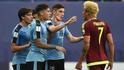 Uruguay tenía el triunfo y Venezuela se lo empató en el descuento
