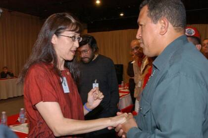 Gloria de la Riva es una activista que milita en movimientos en pro del trabajo, las comunidades y a favor de Venezuela, Cuba y Nicaragua, de acuerdo con su cuenta oficial de Twitter