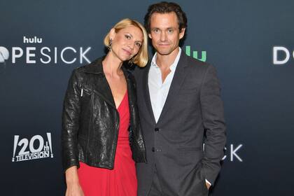 Juntitos. Claire Danes y Hugh Dancy también sonrieron para las cámaras en la premier de la serie de Hulu