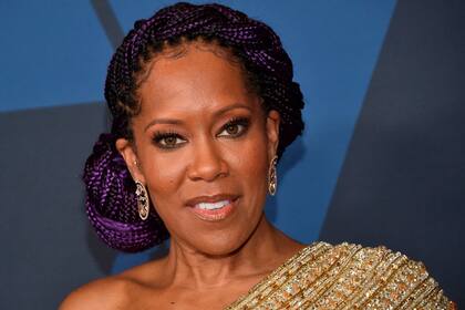 Regina King, que actualmente se destaca en la serie Watchmen, caminó la alfombra con un vestido ceñido de Ralph and Russo
