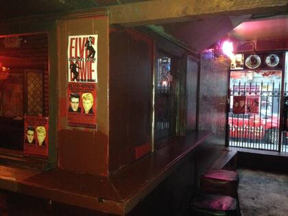 U.S Bank embargó el bar y el edificio, por lo que Edinburgh Castle Pub tuvo que cerrar sus puertas