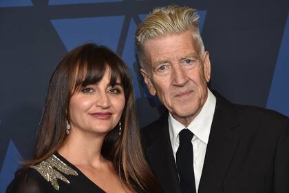 David Lynch, ganador del Oscar honorario junto a su esposa Emily Stofle