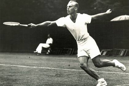 Así describió Pancho Segura, una leyenda del tenis, a Hunt: "Tenía el cuerpo de Charles Atlas. Atraía a las mujeres a los partidos. Era fornido, tenía un gran saque y volea". 