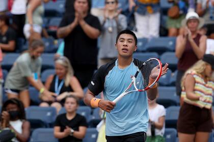 US Open: la celebración del estadounidense Brandon Nakashima, de 20 años y formado en la Universidad de Virginia.