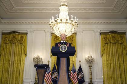 Biden en la Casa Blanca, al anunciar una nueva etapa del plan de vacunación. Archivo.