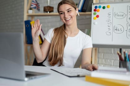 USA Learns es una plataforma gratuita del Departamento de Educación de Estados Unidos que ofrece clases de inglés para todos los niveles