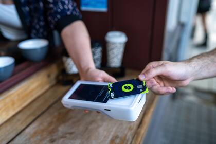 Usá tus criptomonedas para pagar lo que quieras con la tarjeta Visa Lemon.