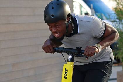 Usain Bolt lanzó precisamente en París esta semana su propia línea de monopatines