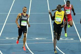 ¿Por qué las pruebas de pista se hacen de manera opuesta a las agujas del reloj?