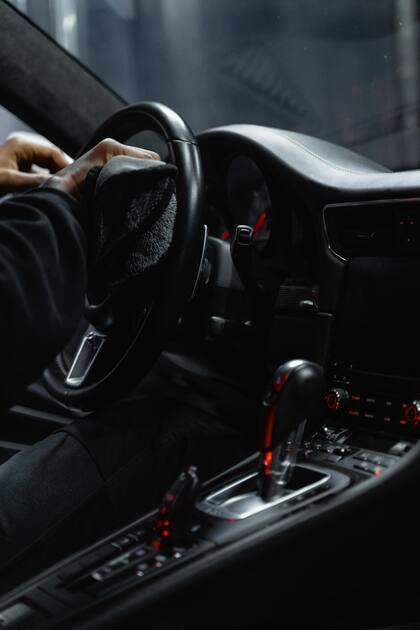 Usar el cinturón de seguridad es una de las medidas más simples y efectivas para proteger la vida en caso de un accidente de tránsito (Foto ilustrativa: Pexels)