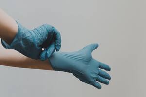 Coronavirus tips: los guantes de látex, ¿reducen el riesgo de contagio?