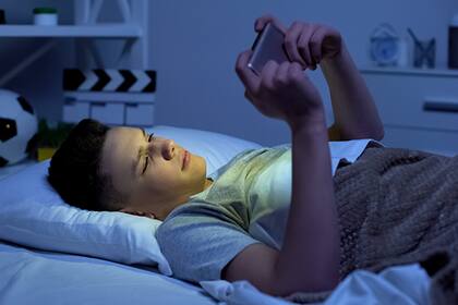Usar mucho los dispositivos y las redes sociales puede perjudicar el bienestar