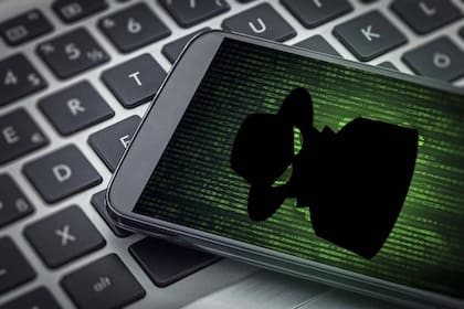 Usar WhatsApp Plus en el celular conlleva varios riesgos