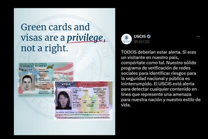 Uscis advierte que puede retirar la green card en caso de que el titular no cumpla con sus obligaciones (Archivo)