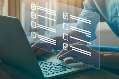 Uscis creó el formulario G-325R y un sistema en línea para facilitar el registro