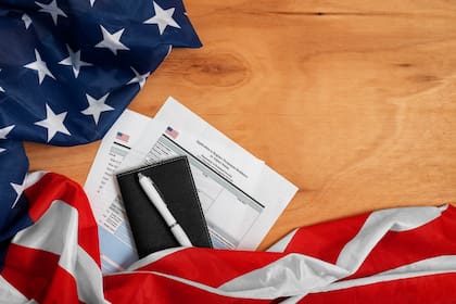 Uscis estableció una tarifa anual de US$100, conocida como Annual Asylum Fee (AAF), obligatoria y sin exenciones para todos los extranjeros con solicitudes de asilo pendientes entre el 1° de octubre de 2024 y el 30 de septiembre de 2025