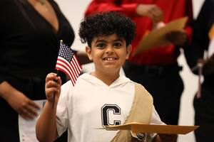 De Florida a California: las fotos de los festejos de naturalización de nuevos ciudadanos estadounidenses