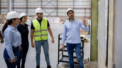 USCIS ofrece una guía con las opciones de Trabajo en Estados Unidos para profesionales STEM no ciudadanos