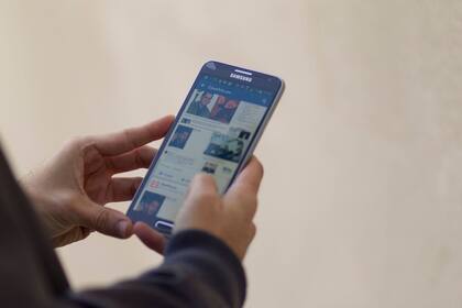 Uscis planea revisar antecedentes de redes sociales de los solicitantes de trámites de migratorios.