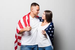 Uscis puede rechazar solicitudes de green card por matrimonio si los solicitantes no cumplen con los requisitos