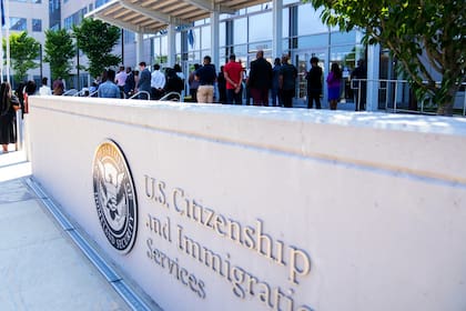 Los consejos de Uscis a la hora de contratar un abogado de inmigración