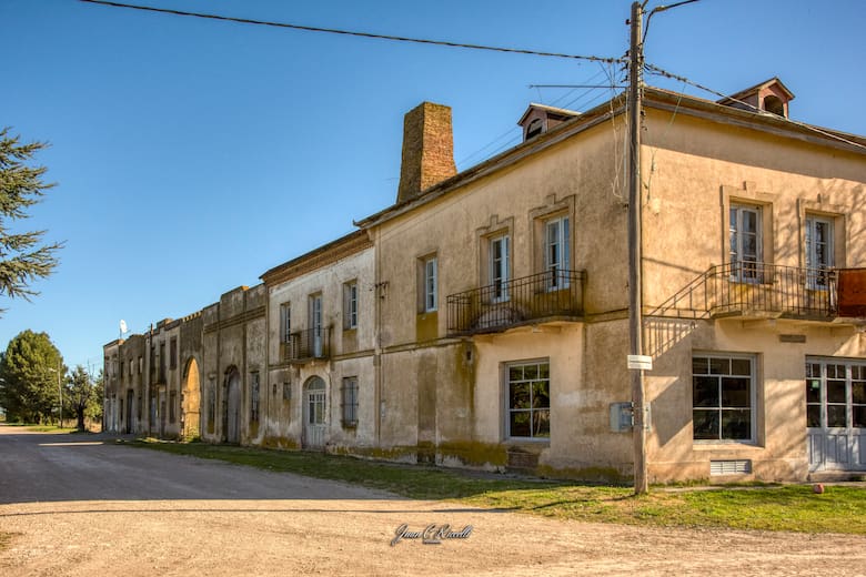 San Mayol: el pequeño pueblo con historia y casas únicas
