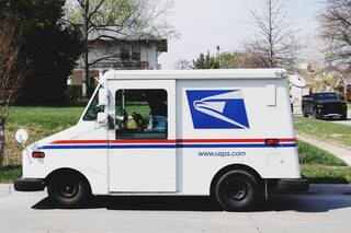 USPS aumenta el precio para sus envíos en la temporada navideña: ¿cuánto costará enviar regalos?