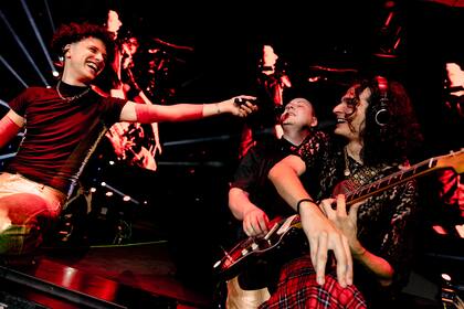 Usted señalemelo, en Obras