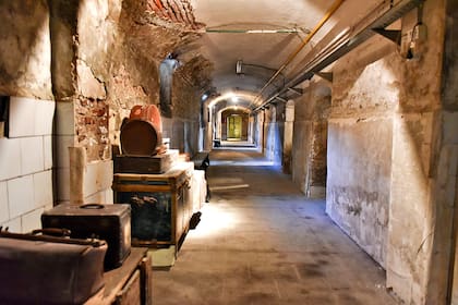 Los claustros, el templo y el viejo comedor están conectados por túneles subterráneos de 1893 