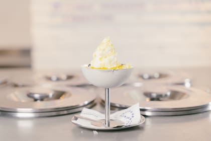 Utilice vainas de vainilla naturales y retire las semillas para saborizar la base de manera directa