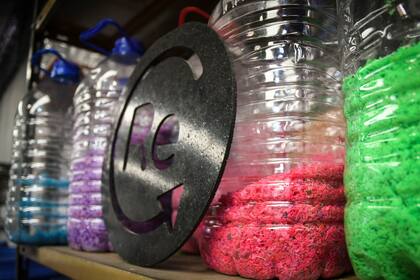 Utilizan plásticos de difícil reciclaje como el poliestireno posconsumo