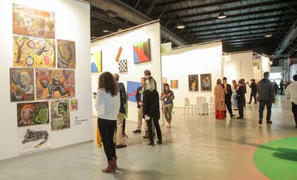 Utopía es la categoría orientada a las producciones más recientes que reúne galerías, espacios gestionados por artistas, organizaciones y otras plataformas experimentales de comercializació.