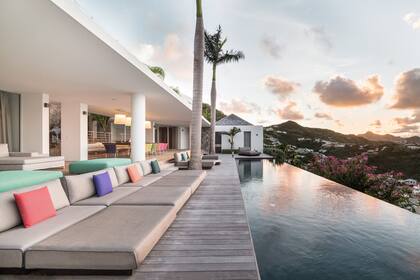 La terraza con vista al mar de Villa Utopic, propiedad disponible en Saint Barts.