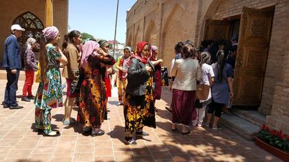 Uzbekistán es predominantemente musulmán y la mayoría de quienes visitan los santuarios son locales.