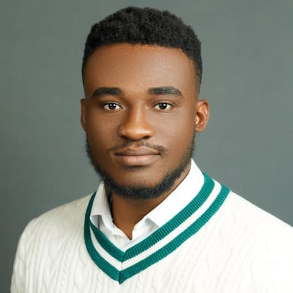 Uzoma Ajugwe logró recuperar su estatus migratorio de manera temporal después de presentar una demanda contra Kristi Noem