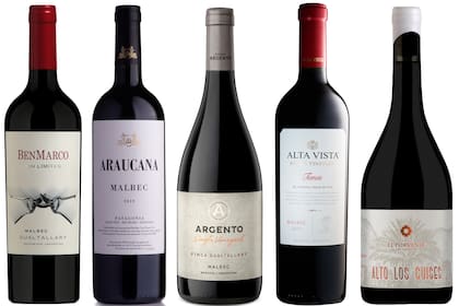 Va de nuevo la foto de apertura de nota, para que se vean completas las etiquetas de los vinos (hay un par de nuevas aquí)