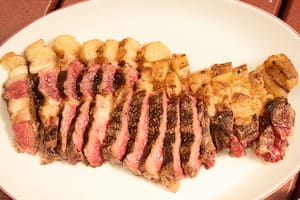 El abogado e influencer que abrió una parrilla para sus “amigas recarnívoras” vuelve a incomodar al rubro