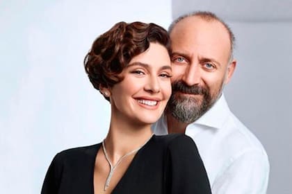 Halit Ergenç y Bergüzar Korel se enamoraró realizando La mil y una noches y están juntos desde 2029