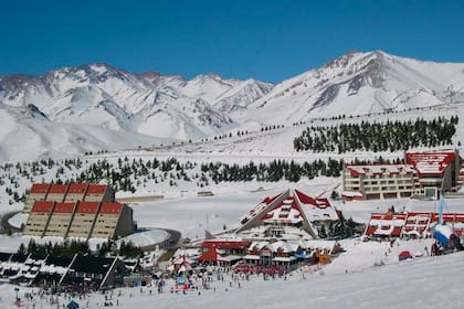 Vacaciones de invierno: en los centros de esquí se preparan para recibir visitantes