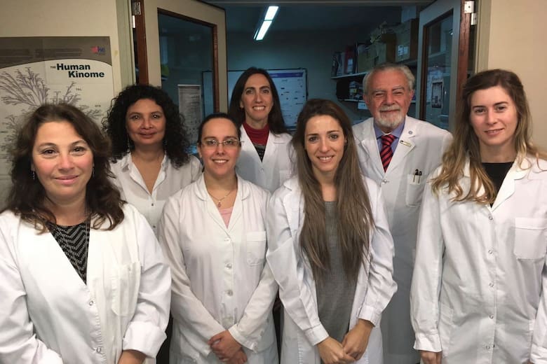 José Mordoh, discípulo del premio Nobel argentino Luis F. Leloir, dirige desde hace más de 35 años un equipo científico que logró una vacuna terapéutica contra el melanoma.
