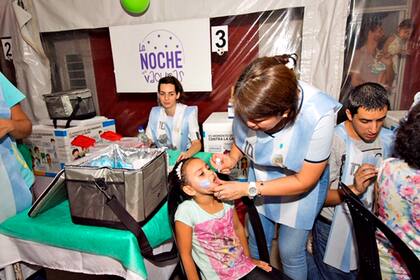 Vacunación de niños y niñas en el Hospital Pediátrico de Córdoba en “La Noche de las Vacunas” (20 de abril de 2018, Ciudad de Córdoba)