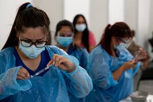 Vacunación masiva en el Estadio del Bicentenario, en Santiago de Chile