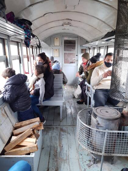 Vagones angostos y con salamandras: La Trochita también transporta en el tiempo