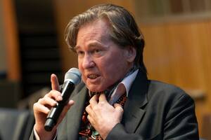 Val Kilmer tuvo una dolorosa pérdida de joven, luego enfrentó varias frustraciones en su carrera y un gran desafío en su vida