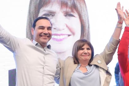 Valdés, con Patricia Bullrich, durante la campaña electoral